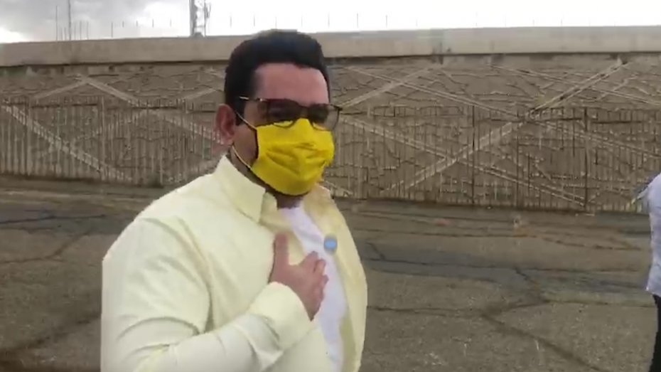 محمدرضا احمدی با ماسک زرد در دربی !