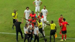 درگیری کی‌روش با بازیکنان آنگولا