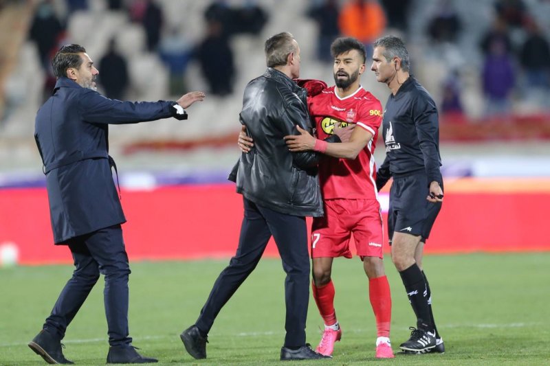 عصبانیت شدید گل محمدی و حمله به داور دربی