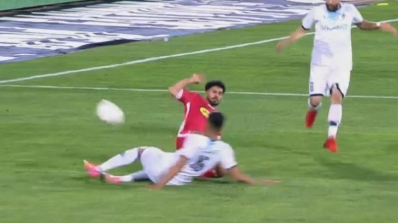 اخراج مستقیم امید عالیشاه مقابل پیکان