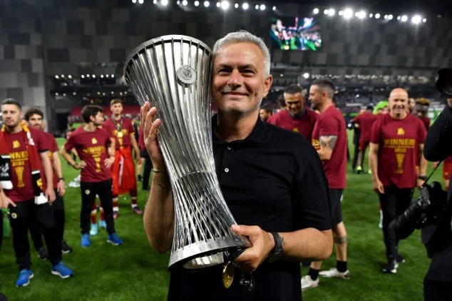 قهرمانی رم در لیگ کنفرانس؛ پنجمین جام اروپایی مورینیو