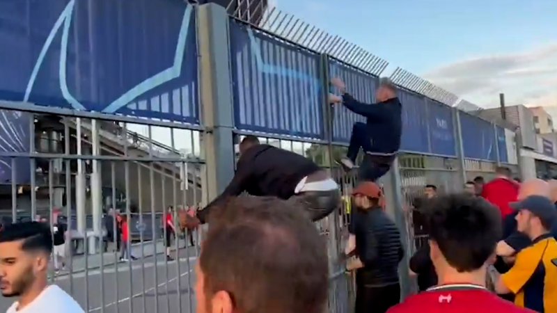 تاخیر در شروع فینال به دلیل بی نظمی هواداران لیورپول