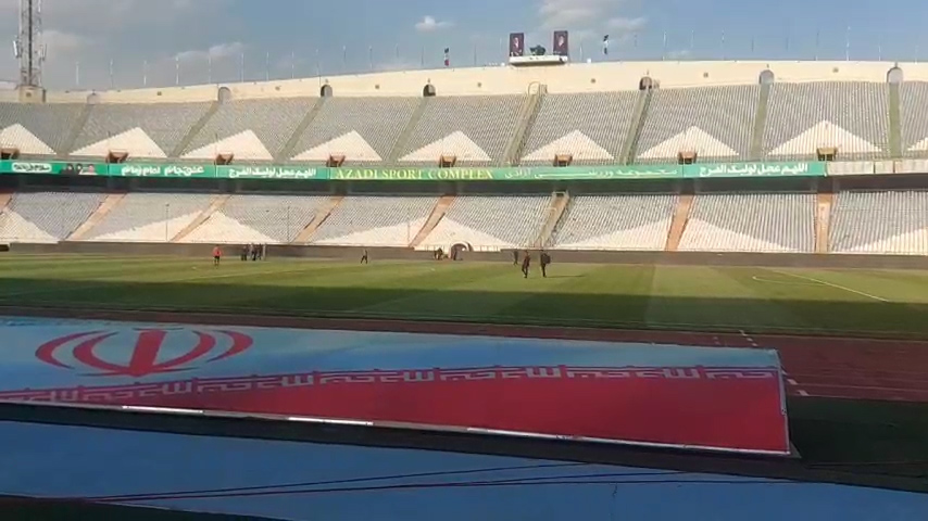 حمید مطهری  زودتر از همه در چمن ورزشگاه حاضر شد