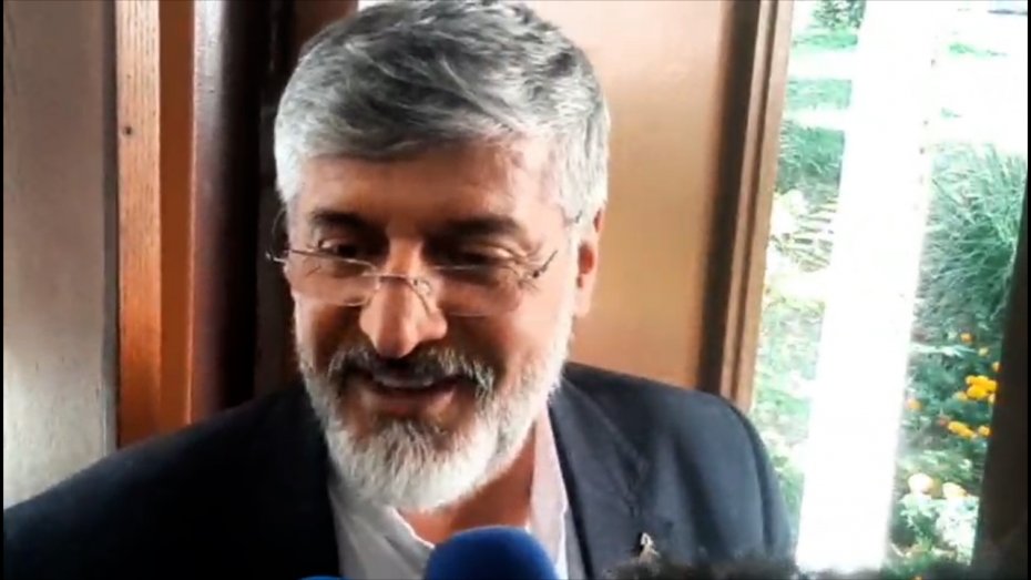 معاون وزیر ورزش از مجمع کشتی قهر کرد!