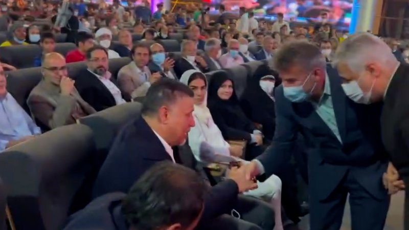 صحنه عجیب از برخورد علی دایی و وزیر ورزش
