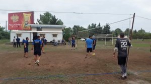 والیبال بازی کردن کادر فنی ملوان پس از پایان تمرین