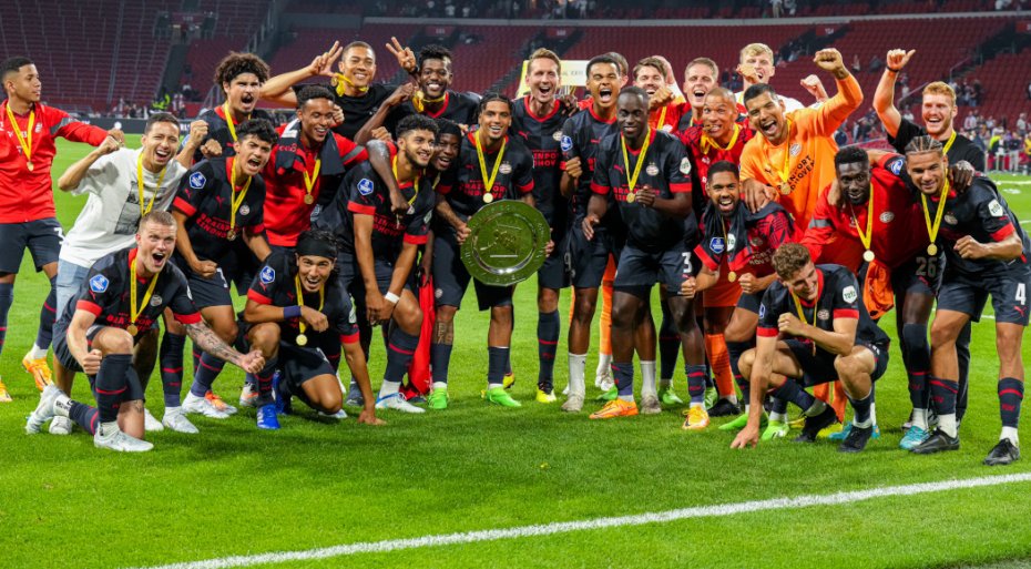 اهدای جام قهرمانی سوپرکاپ هلند به آیندهوون