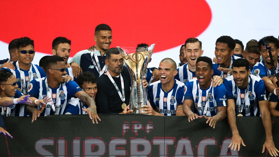 اهدای جام قهرمانی سوپرکاپ پرتغال به پورتو