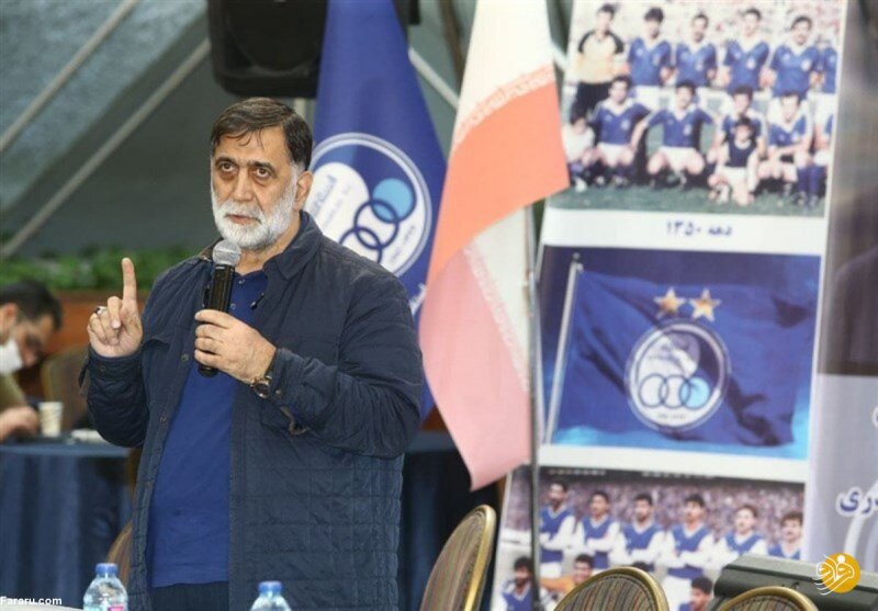 آجورلو: شجاعانه سرخابی‌ها قراردادشان را افشا کردند