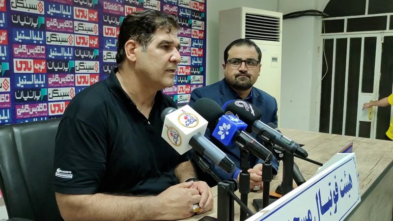حضور پرشور هواداران باعث شد در جو بازی بمانیم 