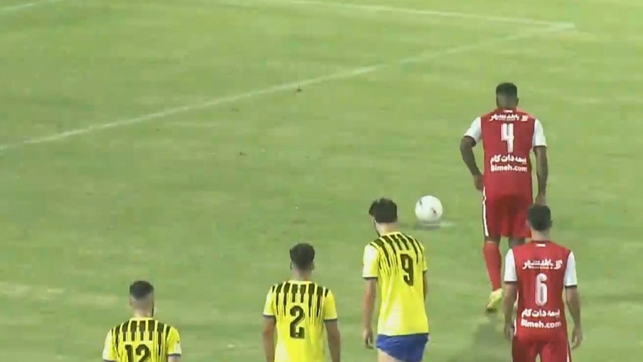 گل اول پرسپولیس به نفت مسجدسلیمان (لوکادیا - پنالتی)