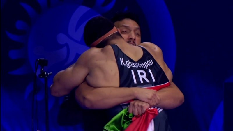 کامران قاسم پور بر بام کشتی دنیا