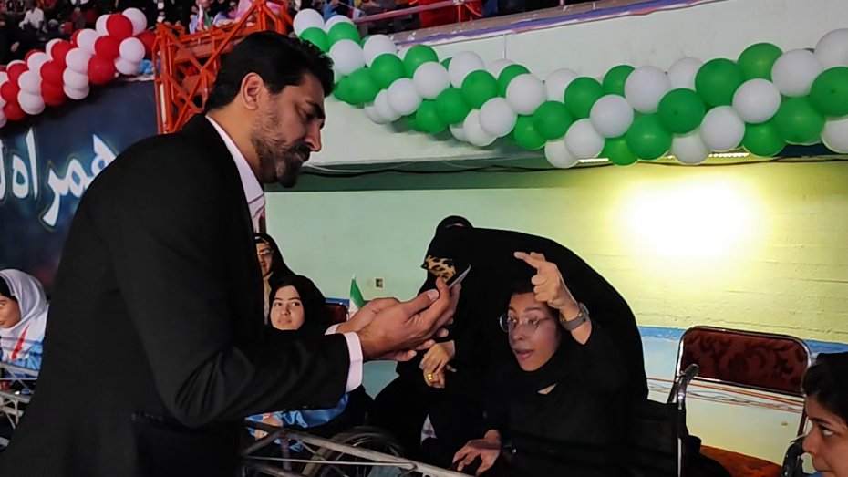 حضور محمدرضا علیمردانی در جمع معلولین کم توان
