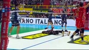 مصدومیت وحشتناک ویلفرد لئون در فینال سوپرکاپ ایتالیا