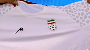 نمایی نزدیک از لباس رسمی تیم ملی برای جام جهانی