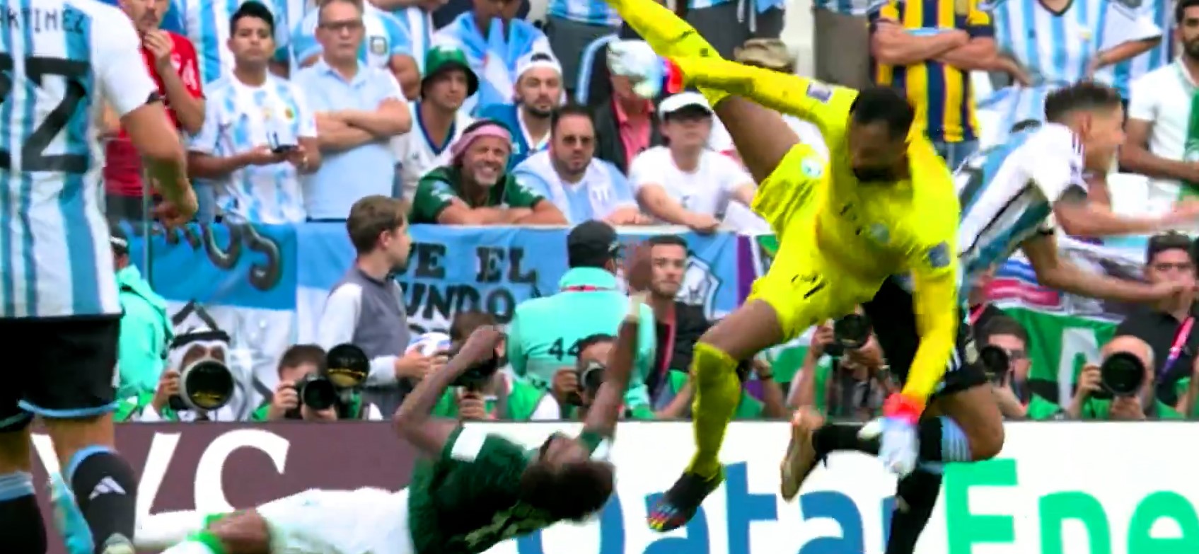 برخورد وحشتناک دروازه بان عربستان با یاسر الشهرانی | ویدیو ورزش سه