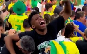 گریه برادر وینیسیوس در بین هواداران برزیلی