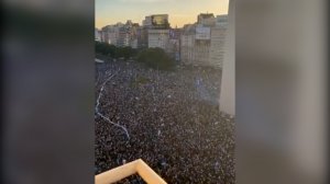 غریو هزاران هزار آرژانتینی: جشن ترسناک در پایتخت