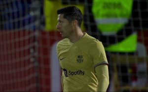 گل دوم بارسلونا به سئوتا توسط لواندوفسکی 