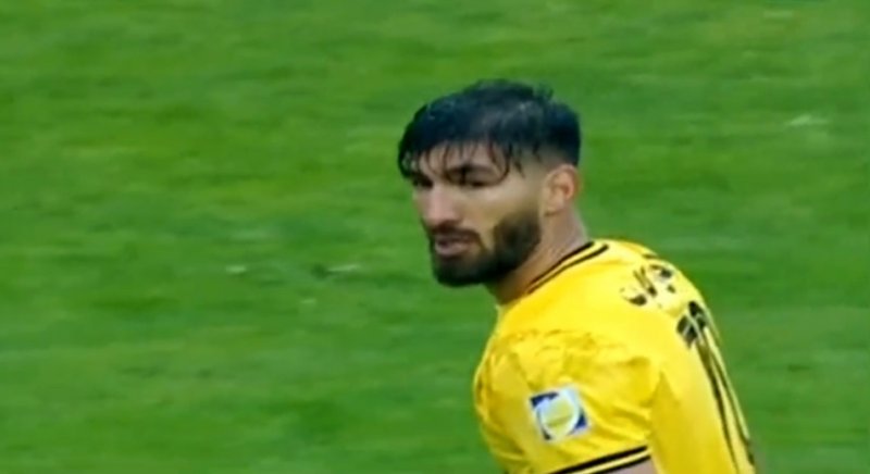 گل اول سپاهان به ذوب آهن توسط مغانلو