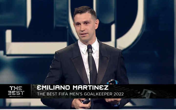 امیلیانو مارتینز بهترین دروازه‌بان سال 2022 فیفا شد