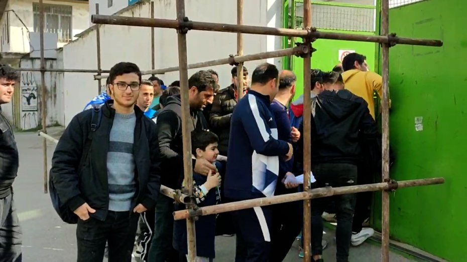 هواداران استقلال در ورزشگاه شهید وطنی