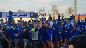 لحظه بالابردن جام قهرمانی توسط کاپیتان امید استقلال