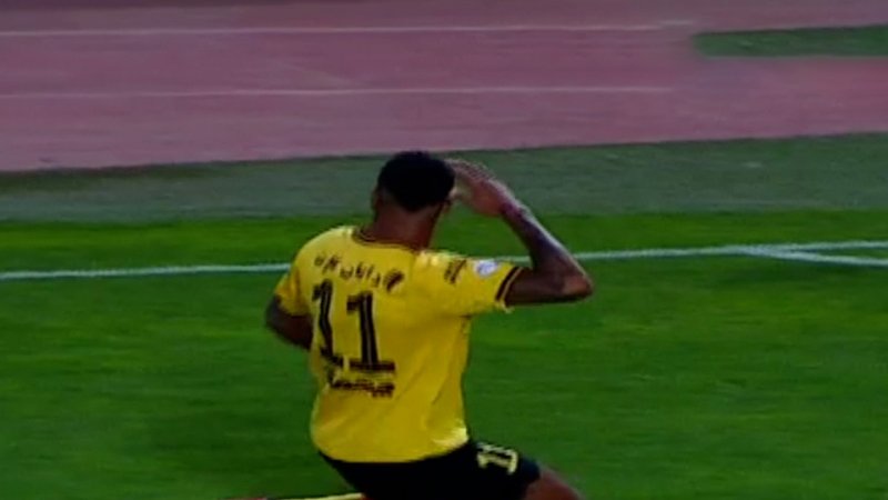 گل سوم سپاهان به هوادار (کاتاتائو)