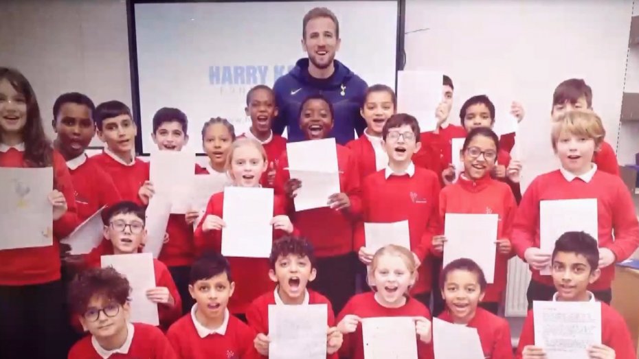 سورپرایز هری کین برای کودکان در مدرسه