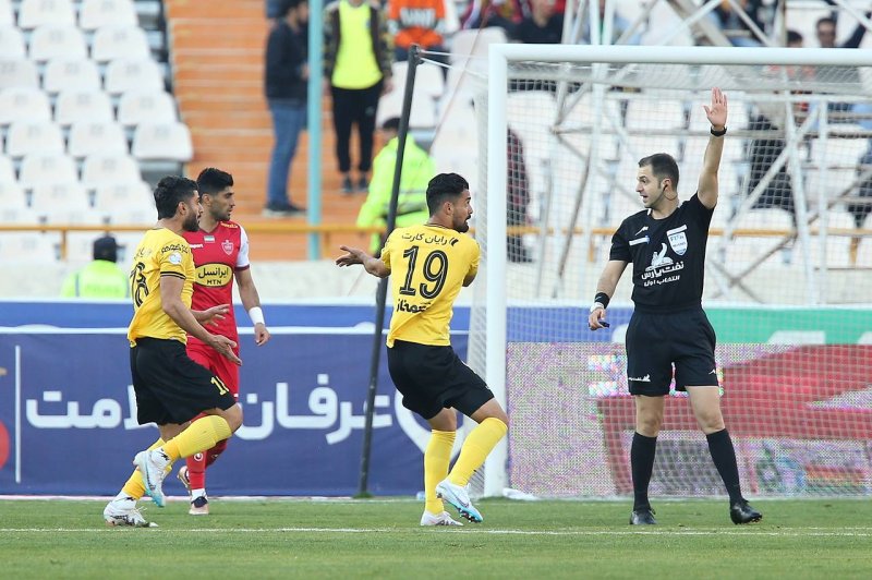 گل مردود سپاهان به پرسپولیس