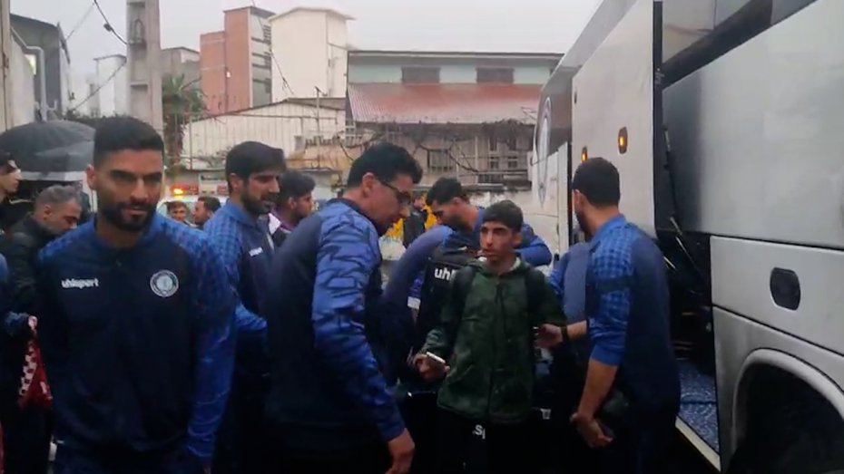 ورود بازیکنان گل گهر به ورزشگاه شهید وطنی