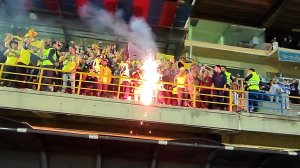 شور و حال هواداران آبادانی در استادیوم انقلاب کرج