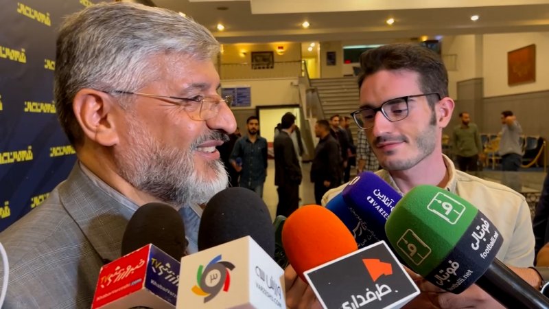 واكنش پولادگر به شايعه استعفاى وزير ورزش