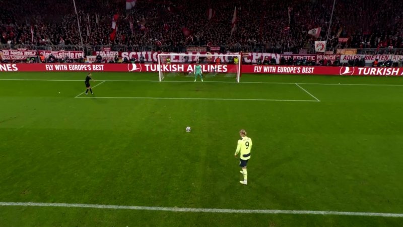 از دست رفتن پنالتی هالند برابر بایرن‌مونیخ