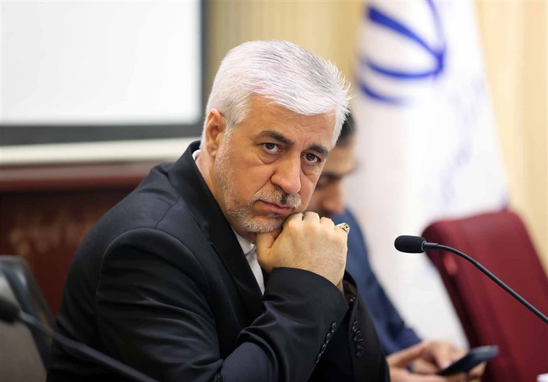 بازدید وزیر ورزش از ورزشگاه‌های خوزستان