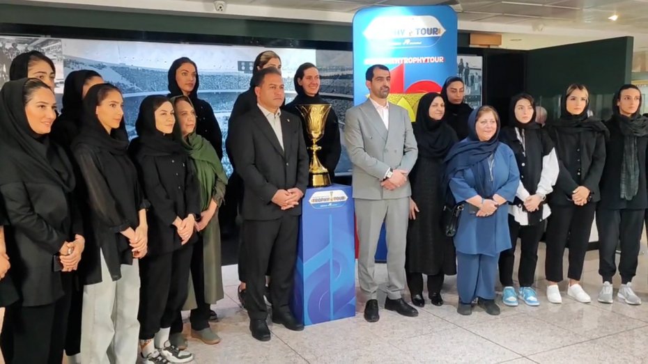 عکس یادگاری تیم ملی بسکتبال زنان در مراسم"trophy tour"