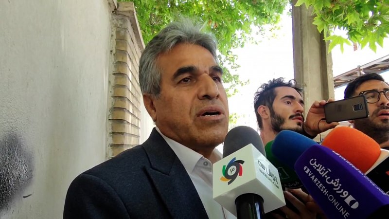فغانپور: شکایت عزیزی‌خادم هیچ مشکلی ایجاد نمی‌کند