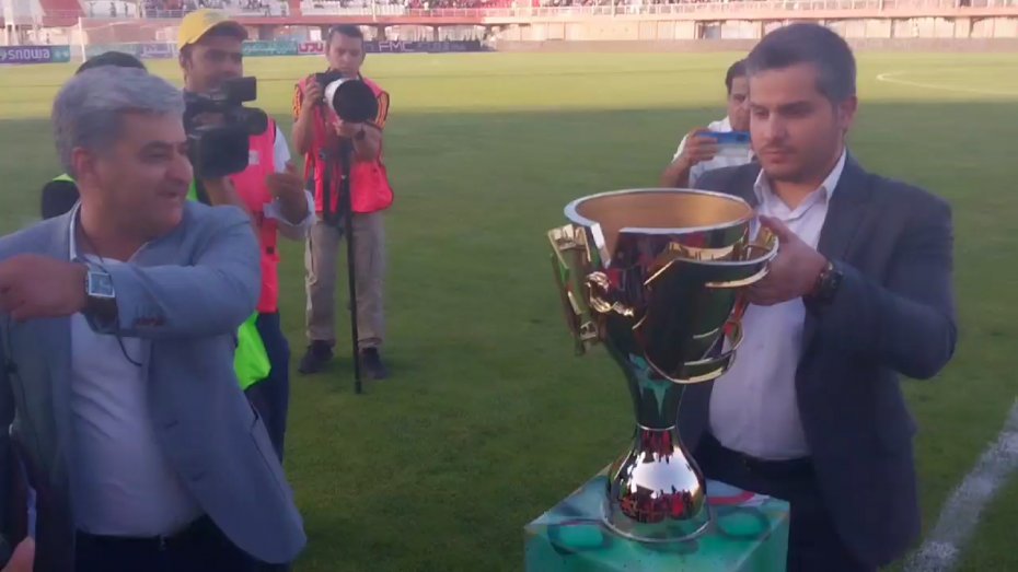 جام قهرمانی لیگ برتر در کرمان رونمایی شد