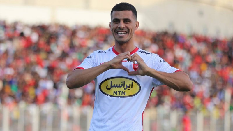 گل اول پرسپولیس به نساجی توسط علی نعمتی