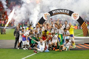 اهدای جام قهرمانی لیگ اروپا به سویا