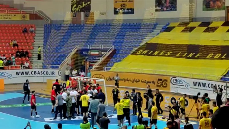 درگیری شدید بین بازیکنان سپاهان و الریان