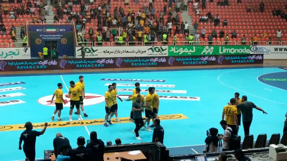 گل ثانیه پایانی پورقاسمی برای سپاهان و انفجار سالن ۲۵ آبان