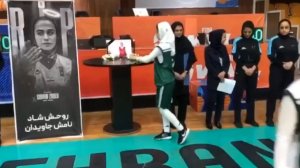 ادای احترام به ستاره جوان بسکتبال زنان قبل از بازی ایران-عراق 
