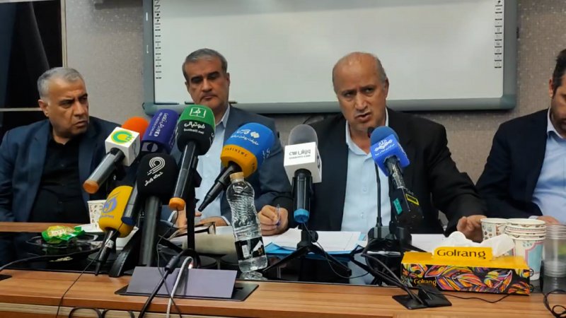 تاج: بعضی از ورزشگاه‌ها قابلیت ورود بانوان را ندارند