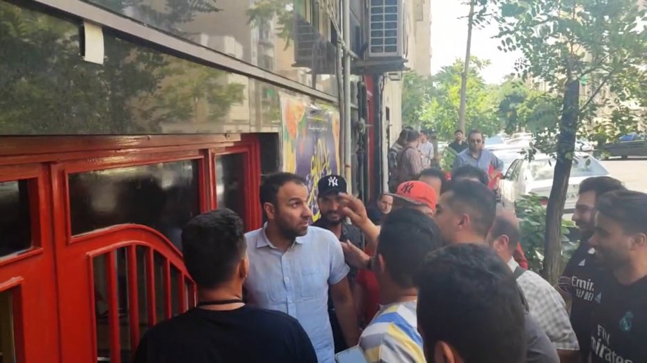 حضور محسن خلیلی در ساختمان باشگاه پرسپولیس