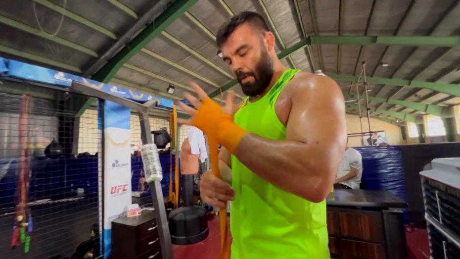 علی اکبری پاسخ می دهد: کشتی یا MMA؟
