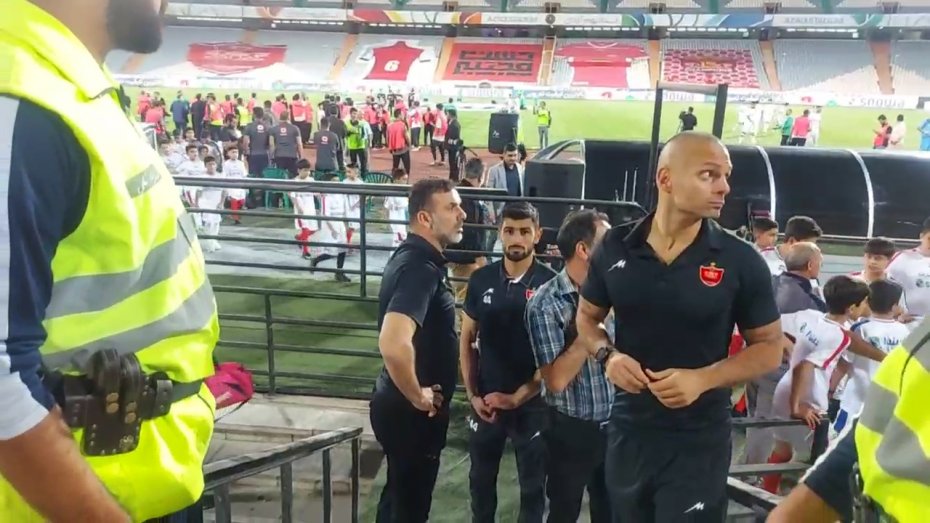 سردرگمی سید جلال با توجه به وضعیت سکوها!