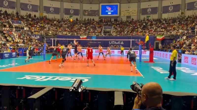 امتیاز آخر ست اول برای ایران و انفجار سالن