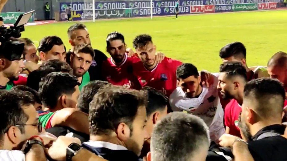 حلقه اتحاد نساجی قبل از دیدار با صنعت نفت