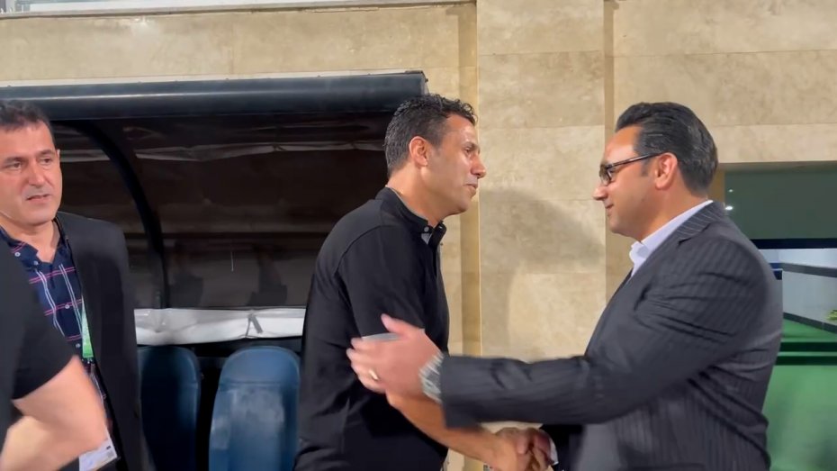خوش و بش مربیان دو تیم گل‌گهر و ملوان قبل از شروع بازی